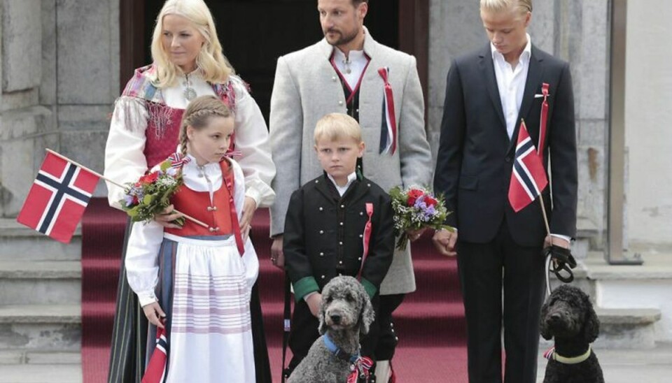 Royal søn får hadebeskeder efter luksussalg Marius Borg Høiby (t.h.), der er norske kronprinsesse Mette-Marits søn fra et tidligere forhold, sælger ud. Foto: Scanpix (Arkivfoto)