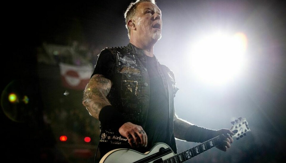 James Hetfield, som her ses under Metallicas koncert i København fredag aften, har fået strenge ordrer fra lægen om ikke at synge en strofe søndag. Foto: Scanpix/Nils Meilvang