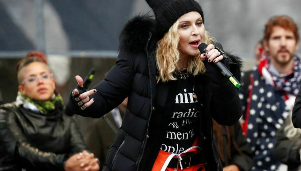Velkommen til kærlighedens revolution, sagde Madonna, da hun talte til de hundredtusinder, der var mødt frem i Washington for at demonstrere for kvinders rettigheder og mod præsident Trump. Foto: SHANNON STAPLETON/Scanpix.