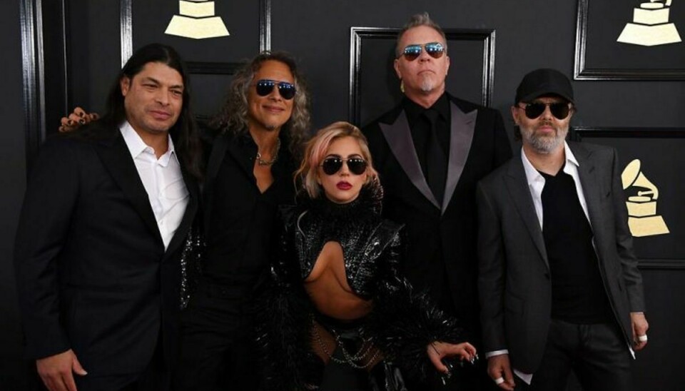 Metallica og Lady Gaga fusionerede på scenen til årets grammyuddeling. Foto: MARK RALSTON/Scanpix.