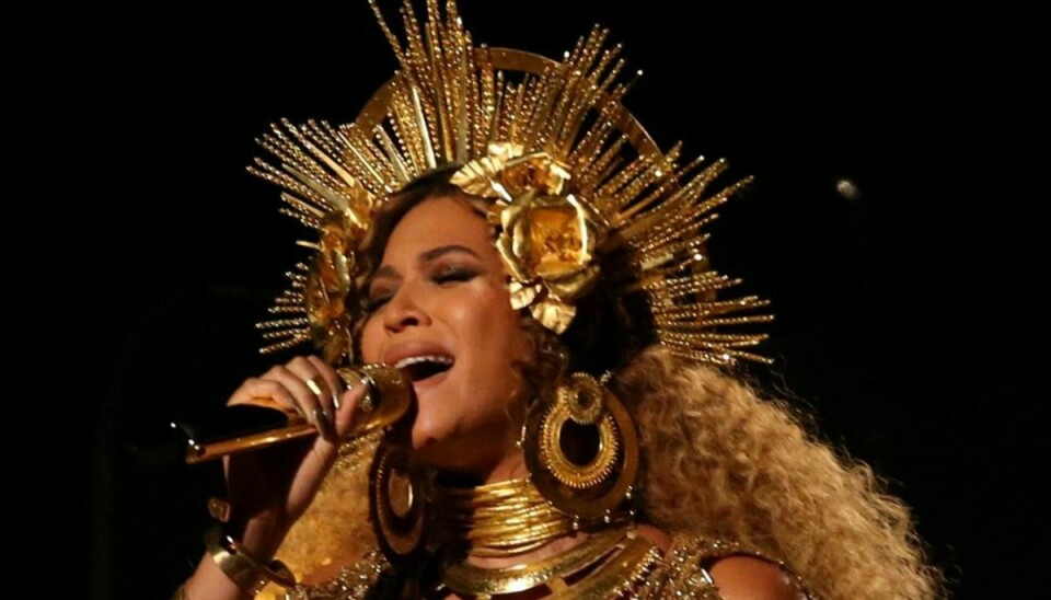 Sangerinden Beyoncé, der er gravid med tvillinger, har aflyst en koncert, efter at lægen har rådet hende til at skære ned på sit stramme program. Foto: Reuters/Lucy Nicholson