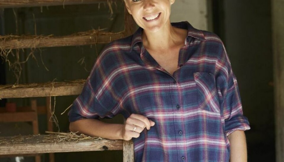 Lene Beier er vært i ‘Hjem til gården’. KLIK VIDERE OG SE ALLE DELTAGERNE. Foto: Lotta Lemche/TV2 Lene Beier er vært i ‘Hjem til gården’. KLIK VIDERE OG SE ALLE DELTAGERNE. Foto: Lotta Lemche/TV2