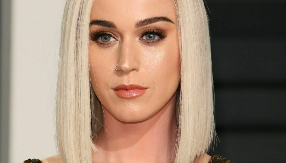 Katy Perry var tidligere gift med komikeren Russell Brand, indtil han ifølge sangerinden dumpede deres ægteskab over en sms. Foto: Scanpix/Jean-baptiste Lacroix