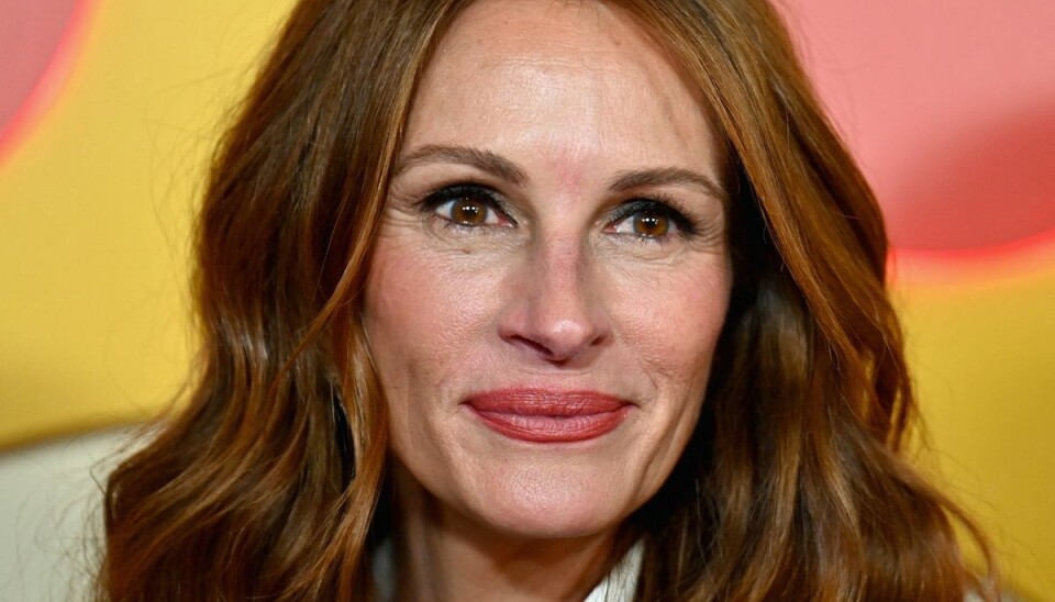 Efter godt 20 års fravær gør superstjernen Julia Roberts endelig comeback i en stor kærligheds komedie.