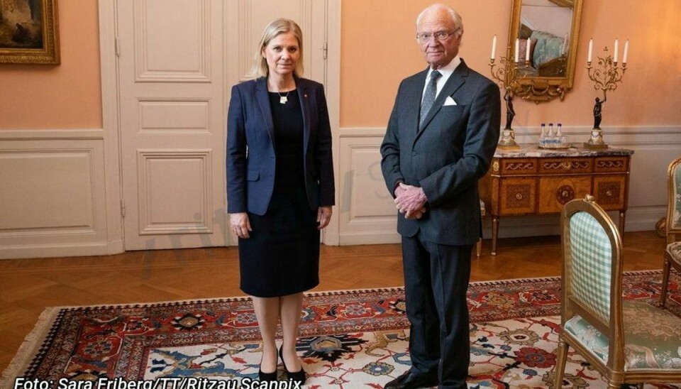 Statsminister Magdalena Andersson ses her sammen medc kong Carl Gustaf i forbindelse med hendes foretræde for majestæten søndag.