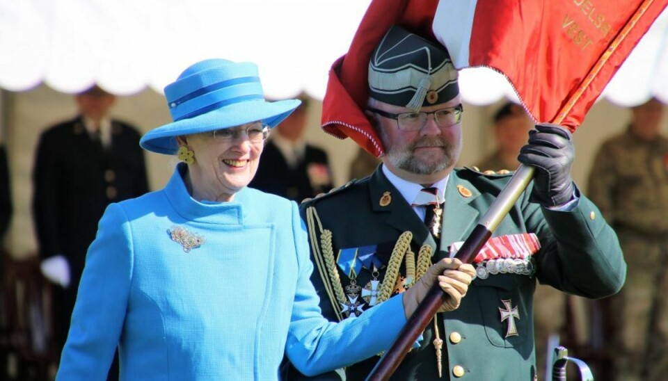 Dronning Margrethe indviede fane