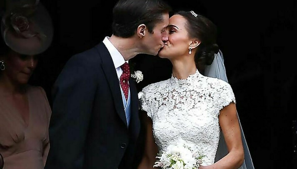 Pippa Middleton kysser sin mand, James Matthews. Foto: Justin Tallis/Scanpix.