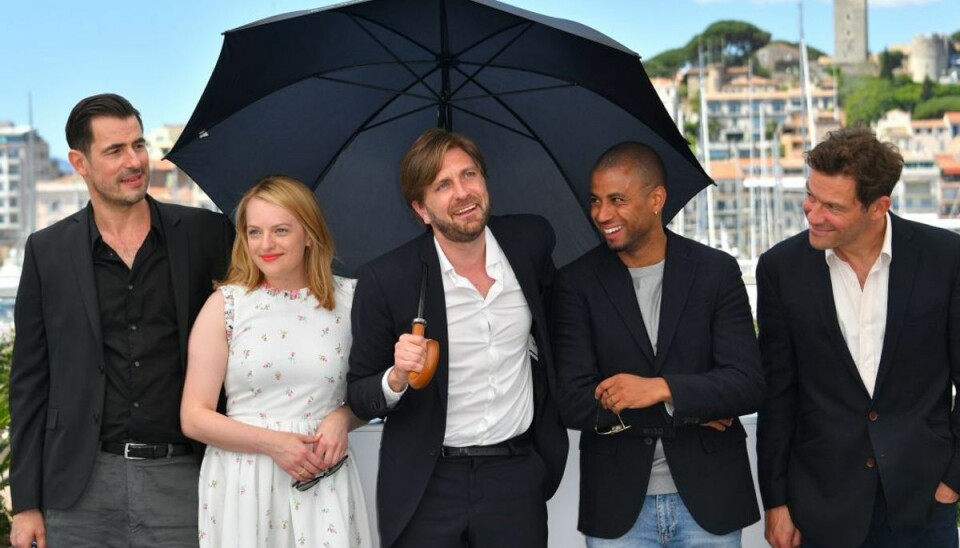 Elisabeth Moss roser dansker i Cannes: -Han vil gøre alt Elisabeth Moss glæder sig over arbejdet med danske Claes Bang. Foto: Scanpix/Loic Venance