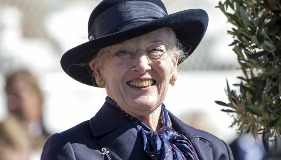 Det bliver mere og mere tydeligt, at dronningens helbred halter. Men hun fortsætter til hun styrter om, mener en kongehusekspert. Foto: Keld Navntoft/Scanpix Det bliver mere og mere tydeligt, at dronningens helbred halter. Men hun fortsætter til hun styrter om, mener en kongehusekspert. Foto: Keld Navntoft/Scanpix