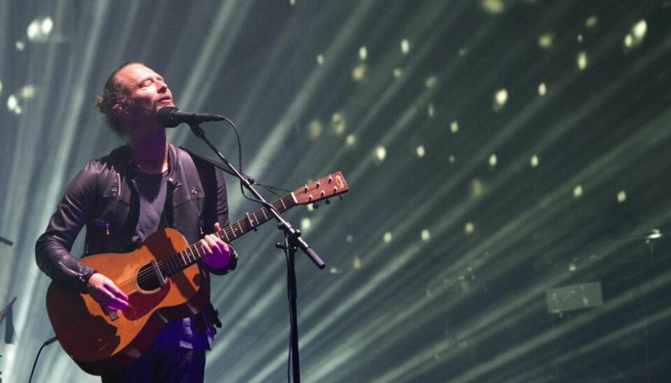 Selv om Thom Yorke på intet tidspunkt er alene på scenen, formår han alligevel at være det overskyggende element, der bider sig fast, mener Gaffas anmelder. På billedet ses Thom Yorke på Coachella Valley Music and Arts Festival i Californien i april. Foto: Scanpix/Valerie Macon