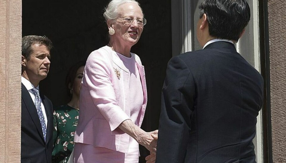 Japans kronprins hilser her på dronning Margrethe. Foto: Keld Navntoft/Scanpix Japans kronprins hilser her på dronning Margrethe. Foto: Keld Navntoft/Scanpix