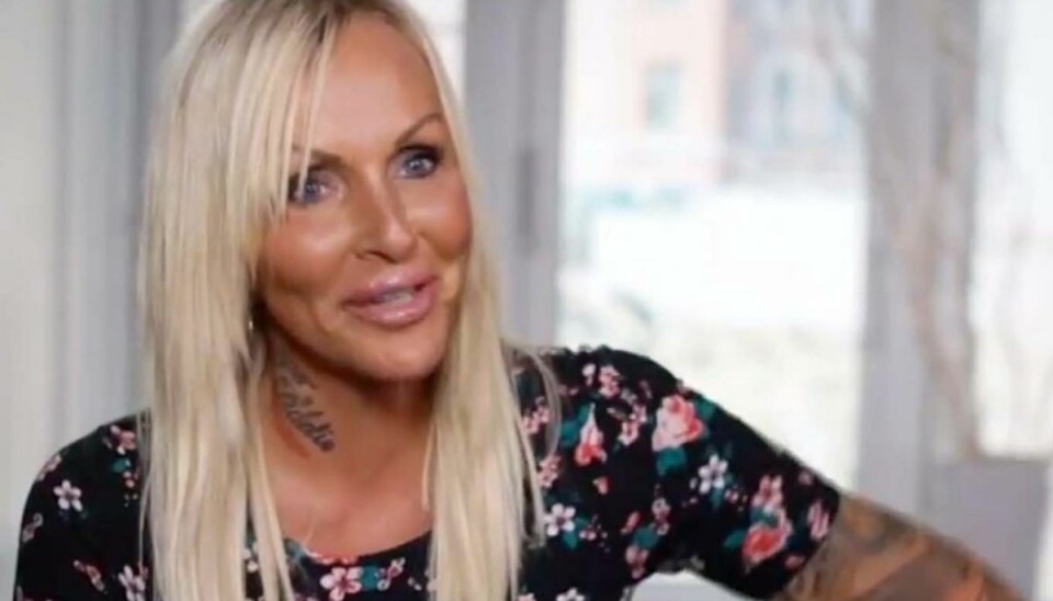 Rørt Linse: Gensyn med Mopper og Arne Linse bliver rørt ved gensynet med grisene Mopper og Arne. Foto: TV3.