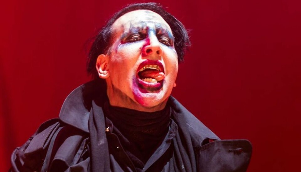 Sanger kvæstet på scenen under koncert Marilyn Manson blev kvæstet under en koncert i New York. Foto: Christophe Gateau/Scanpix.
