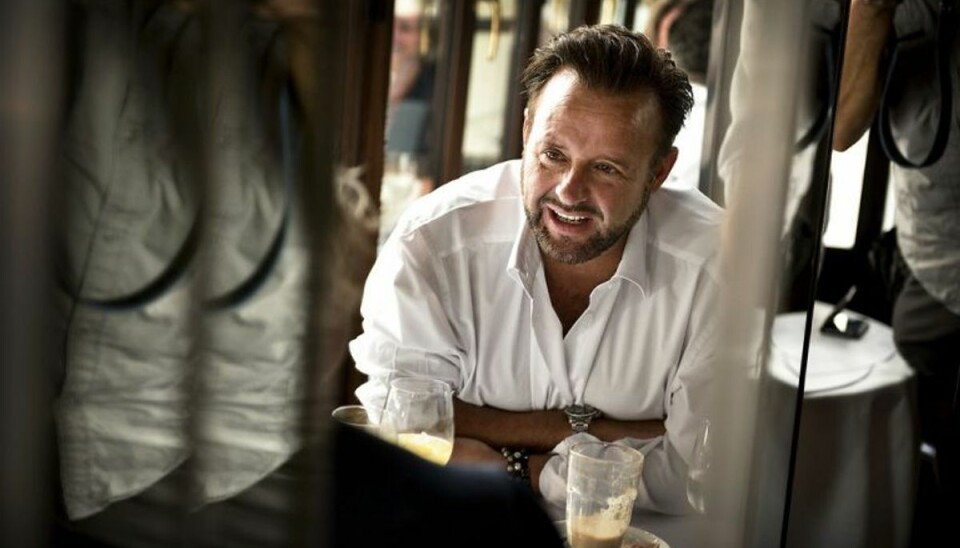 Dennis Knudsen har kun gjort positive erfaringer med Medina Dokaj, der står bag arrangementet “Ladies Night” i Skanderborg, hvor flere besøgende er blevet udsat for svindel. Foto: Nils Meilvang/Scanpix (Arkivfoto) Dennis Knudsen har kun gjort positive erfaringer med Medina Dokaj, der står bag arrangementet “Ladies Night” i Skanderborg, hvor flere besøgende er blevet udsat for svindel. Foto: Nils Meilvang/Scanpix (Arkivfoto)
