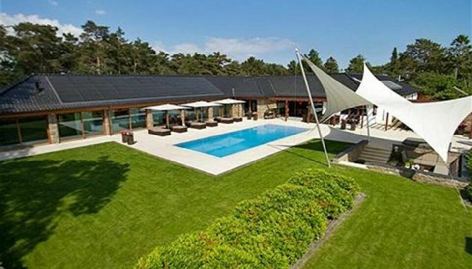 Allan Feldt har netop justeret prisen på sit enorme hjem i Solrød Strand ned med hele to millioner kroner. Foto: Kjeldskov & Co.