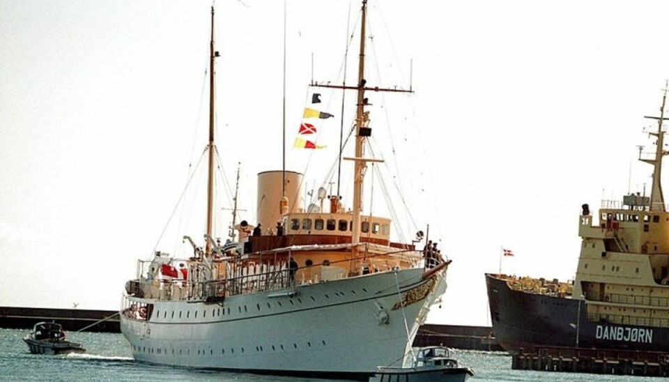 Kongeskibet brugt til privat fest. Det er i hvert tilfælde konklusion fra en historiker, der ikke kan se mening i, at regentparret i tre tilfælde har brugt Kongeskibet Dannebrog i sammenhæng, der ikke giver skatteborgerne valuta for pengene. SE FLERE FOTOS – KLIK PÅ BILLEDET… Foto: Scanpix (Arkivfoto) Kongeskibet brugt til privat fest. Det er i hvert tilfælde konklusion fra en historiker, der ikke kan se mening i, at regentparret i tre tilfælde har brugt Kongeskibet Dannebrog i sammenhæng, der ikke giver skatteborgerne valuta for pengene. SE FLERE FOTOS – KLIK PÅ BILLEDET… Foto: Scanpix (Arkivfoto)