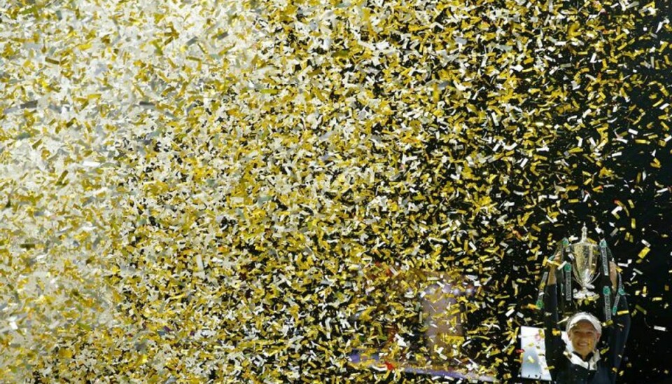 Der er glimmer og guld over Caroline Wozniacki for tiden. Efter hendes forlovelse er det kommet frem, at der også har skullet hives en hel del guld frem for at betale for ringene. Foto: Edgar Su/Scanpix (Arkivfoto) Der er glimmer og guld over Caroline Wozniacki for tiden. Efter hendes forlovelse er det kommet frem, at der også har skullet hives en hel del guld frem for at betale for ringene. Foto: Edgar Su/Scanpix (Arkivfoto)
