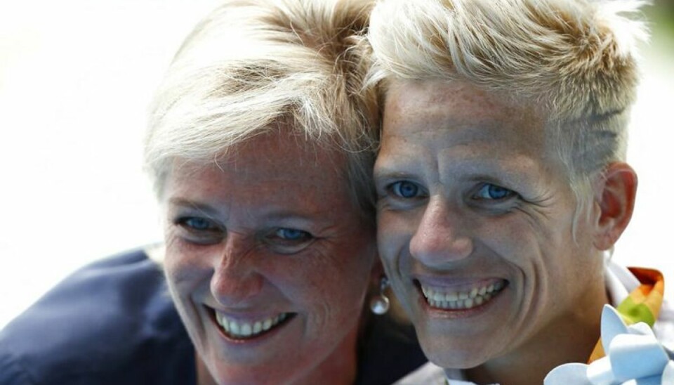 Nedbrudt OL-guldvinder vil have lov at dø Marieke Vervoort (th.) har underskrevet papirerne og godkendt, at hun må modtage aktiv dødshjælp. Arkivfoto: Scanpix