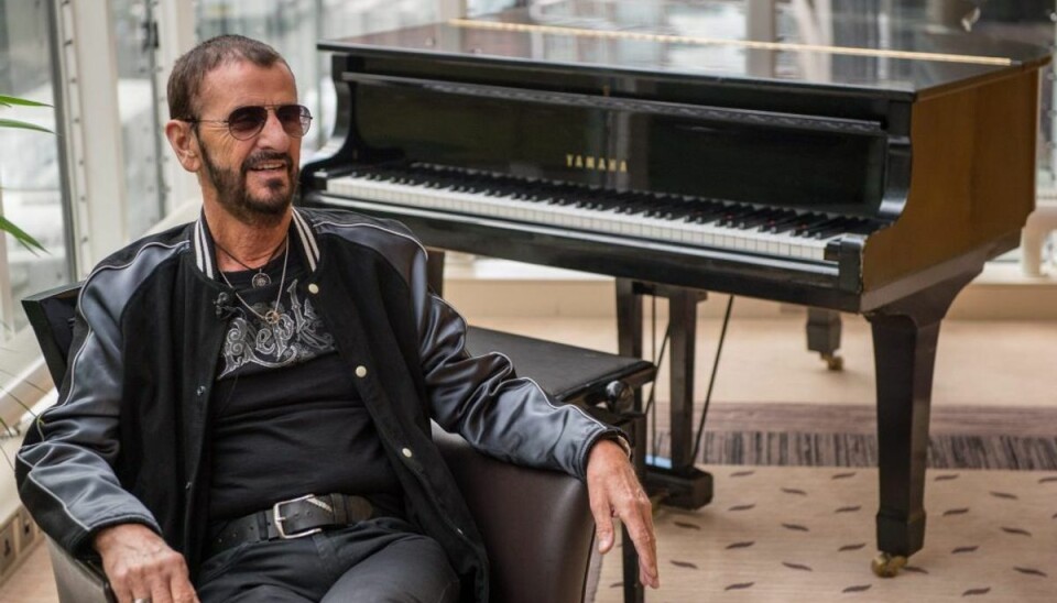 Monark slår Ringo Starr og Barry Gibb til riddere
