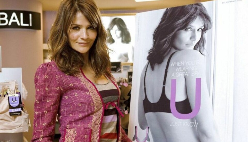 Helena Christensen viser sig fra den frække side – her er hun dog relativt tækkelig. SE BILLEDER AF EN MERE AFKLÆDT HELENA I ARTIKLEN HERUNDER. Arkivfoto: Scanpix Helena Christensen viser sig fra den frække side – her er hun dog relativt tækkelig. SE BILLEDER AF EN MERE AFKLÆDT HELENA I ARTIKLEN HERUNDER. Arkivfoto: Scanpix