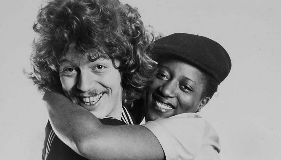 Pladeselskabet bag Tommy Seebachs musik kan se en markant stigning i salget siden Fredericia Teaters Seebach-premiere. Her ses Tommy Seebach sammen med Debbie Cameron ved Dansk Melodi Grand Prix 1981. Foto: DR (Arkivfoto)