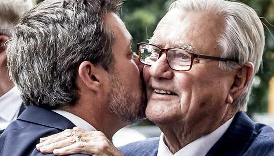 Kronprins Frederik og prins Henrik (til højre) hilser på hinanden ved Peter Zobels bisættelse i Sankt Pauls Kirke i København fredag den 8. september 2017. Prins Henrik er indlagt på Rigshospitalet. Det skrev kongehuset i en pressemeddelelse søndag den 28. januar 2018. Foto: Scanpix/Mads Claus Rasmussen (Arkivfoto) Kronprins Frederik og prins Henrik (til højre) hilser på hinanden ved Peter Zobels bisættelse i Sankt Pauls Kirke i København fredag den 8. september 2017. Prins Henrik er indlagt på Rigshospitalet. Det skrev kongehuset i en pressemeddelelse søndag den 28. januar 2018. Foto: Scanpix/Mads Claus Rasmussen (Arkivfoto)