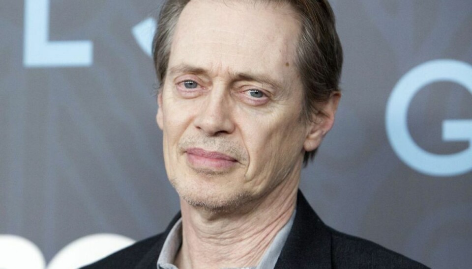 Da han var yngre, arbejdede den amerikanske skuespiller, Steve Buscemi, som brandmand. Efter terrorangrebet i New York (11. september 2001) mødte Buscemi op på sin gamle arbejdsplads og meldte sig frivilligt til at hjælpe med oprydningen efter angrebet. Foto: Scanpix/Andrew Kelly. KLIK VIDERE OG LÆS OM ANDRE KENDTE DER TRÅDTE UD AF ROLLEN FOR EN STUND FOR AT HJÆLPE ANDRE.