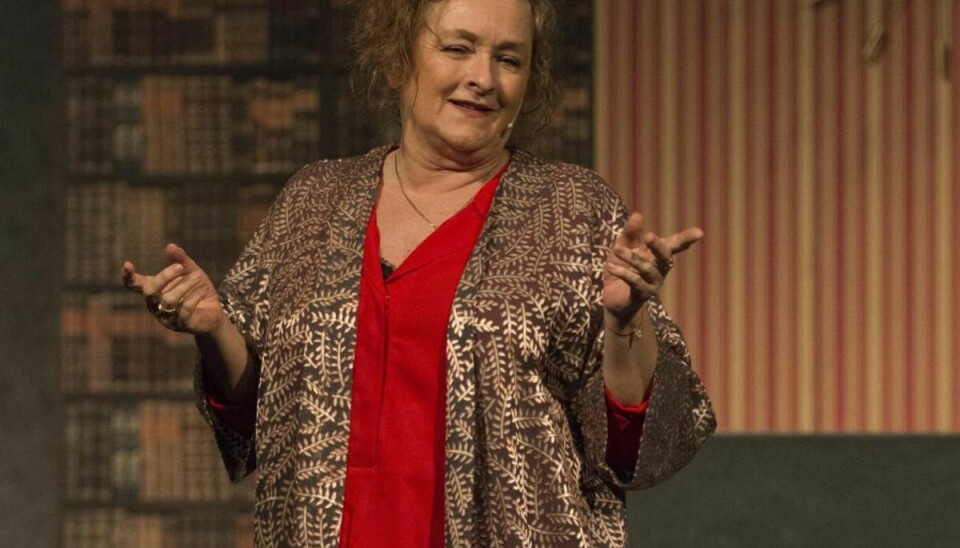 Her ses Kirsten Lehfeldt i rollen som Jane i “Inden jeg fylder 67”. Nu er skuespillerinden sygemeldt med stress. Foto: Landsteatret/pressefoto.