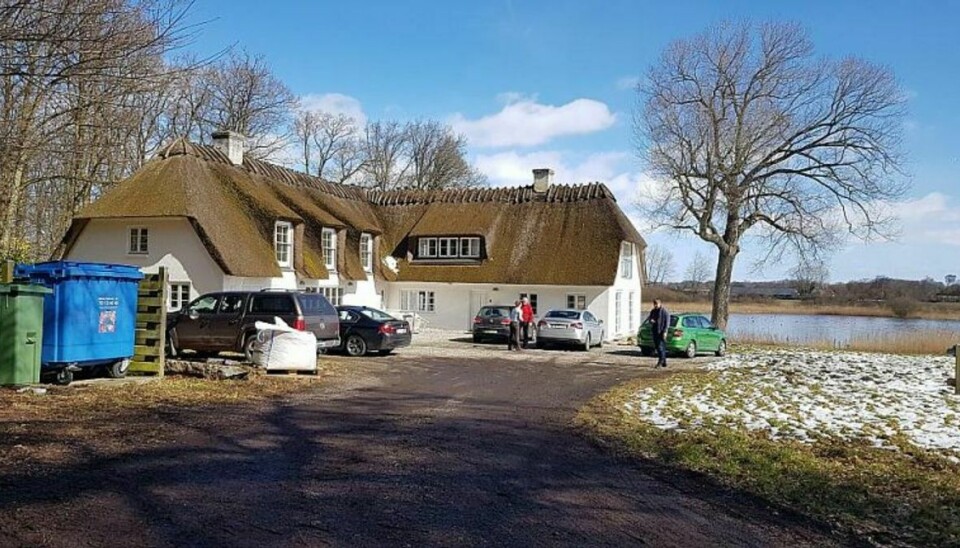 Peter Aalbæk og Lars von Trier har sat deres ejendom Nakkebølle Jagtgaard til salg. Foto: TV2 Fyn.