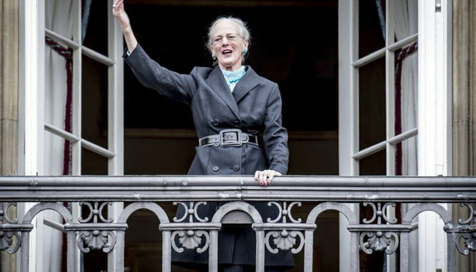 Dronning Margrethe hyldes på sin 78 års fødselsdag på Amalienborg Slotsplads i København. Hun har gennem tiden fået vidt forskellige gaver – klik videre og læs om nogle af dem. (Fotos: Mads Claus Rasmussen/Ritzau Scanpix)