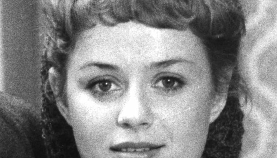 Benedikte Dahl i rollen som den voksne Ellen Skjern i TV-serien Matador. I 1997 var hun udsat for en voldsom ulykke. Foto: Jan Jørgensen. Benedikte Dahl i rollen som den voksne Ellen Skjern i TV-serien Matador. I 1997 var hun udsat for en voldsom ulykke. Foto: Jan Jørgensen.