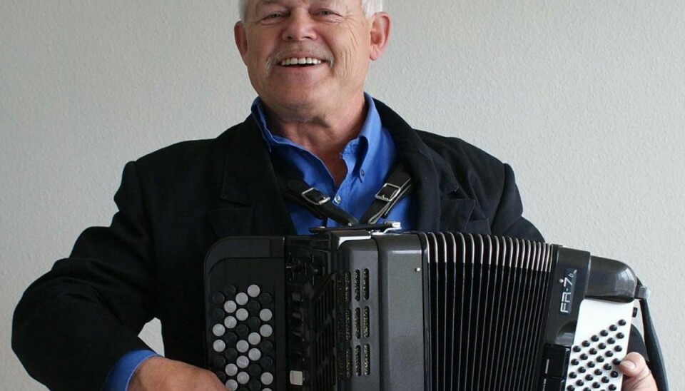 Lille Palle og Bjarne Lisby hylder Korsbæk og Matador Lille Palle og Bjarne Lisby hylder Korsbæk og Matador i sangen “Korsbæksangen”. Foto: Egon Frid/pressefoto.