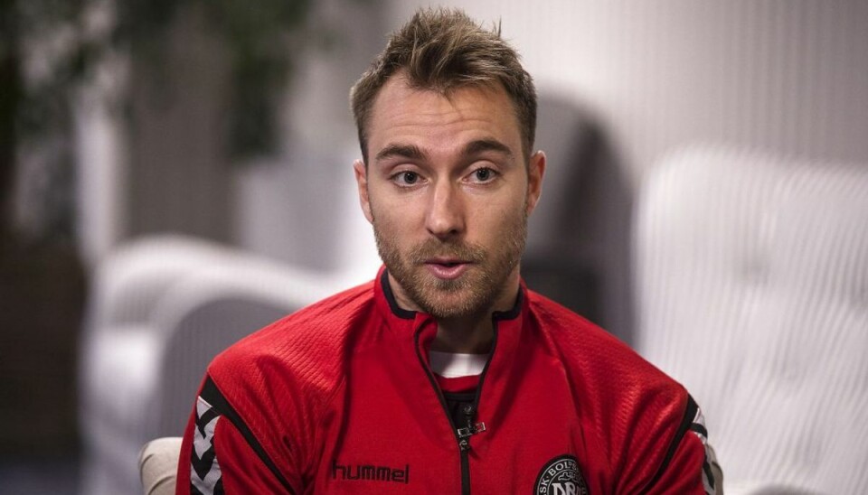 Dansk verdensstjerne med begge ben på jorden: Stopper 6-årig fan på gaden og giver en highfive Christian Eriksen var i Odense for at spise is med sin kæreste (Foto: Sarah Christine Nørgaard/Scanpix)