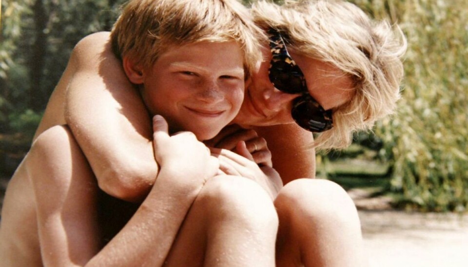Hvem er prins Harry egentlig – ud over at være søn af prinsesse Diana? KLIK PÅ BILLEDET HER – OG SE GALLERIET AF DEN CHARMERENDE BRITISKE PRINS. Arkivfoto: Kensington Palace/Scanpix Hvem er prins Harry egentlig – ud over at være søn af prinsesse Diana? KLIK PÅ BILLEDET HER – OG SE GALLERIET AF DEN CHARMERENDE BRITISKE PRINS. Arkivfoto: Kensington Palace/Scanpix