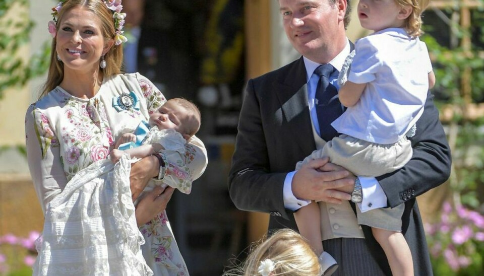 Her ses prinsesse Madeleine, prinsesse Adrienne, prins Leonore, Christopher O’Neill, og prins Nicolas ved prinsesse Adriennes dåb i denne måned. Foto: Henrik Montgomery/Scanpix