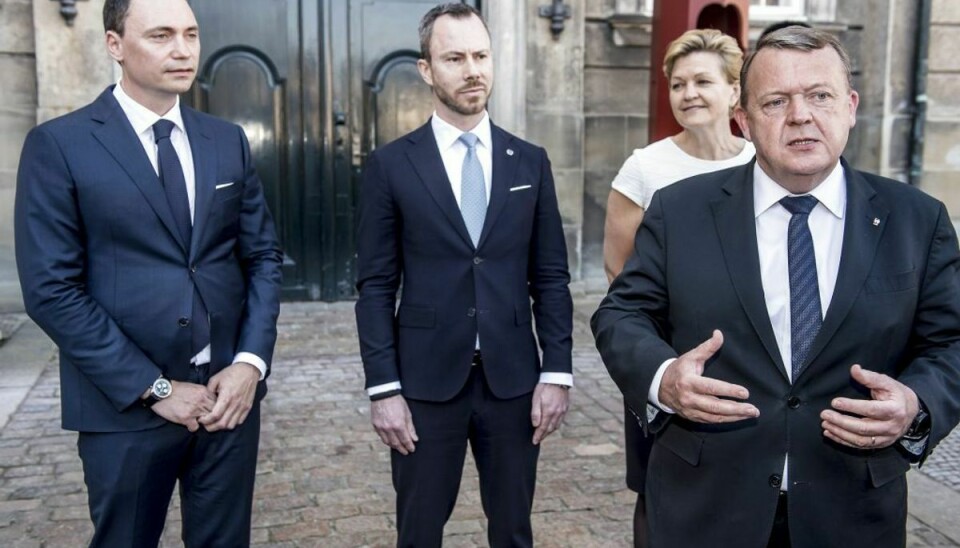 Tommy Ahlers (tv) blev den 2. maj præsenteret som ny minister sammen med Jakob Ellemann-Jensen og Eva Kjer Hansen. I forgrunden statsminister Lars Løkke Rasmussen. (Foto: Mads Claus Rasmussen/Scanpix)