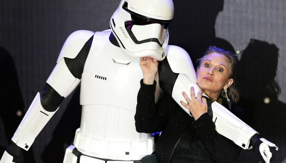 Afdød stjerne er med i ny Star Wars-film Carrie Fisher er ganske vist død, men hun er stadig med som Leia Organa i den kommende Star Wars-film. Foto: Scanpix