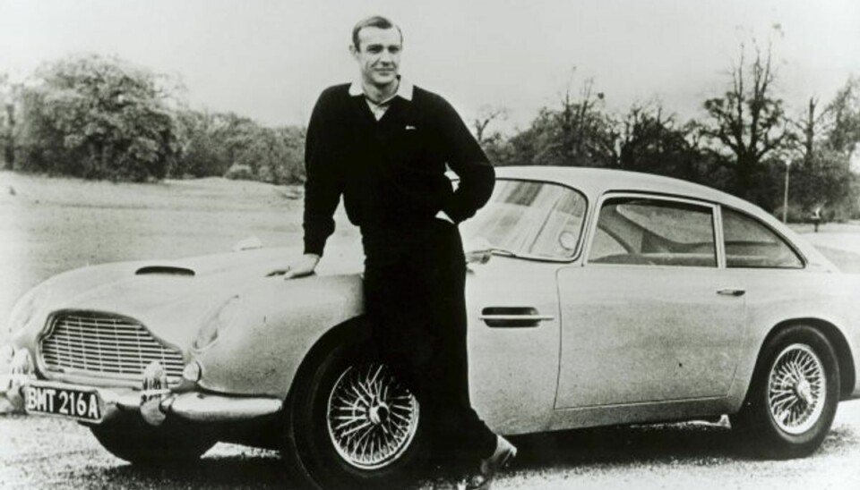 Den berømte Aston Martin fra James Bond filmen “Goldfinger” blev i 2013 solgt for omkring 26 millioner kroner i London. Foto: Handout/Arkiv/Reuters/Scanpix.