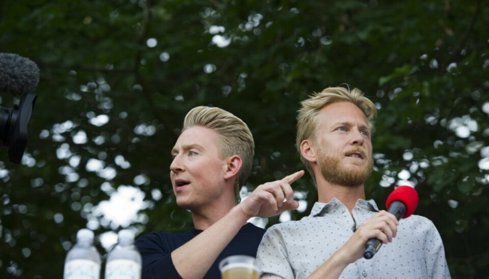 Derfor sidder TV-stjerne ualmindeligt meget i sin bil for tiden TV-værten Emil Thorup (tv.) kører rigtig, rigtig meget for tiden. Arkivfoto: Scanpix