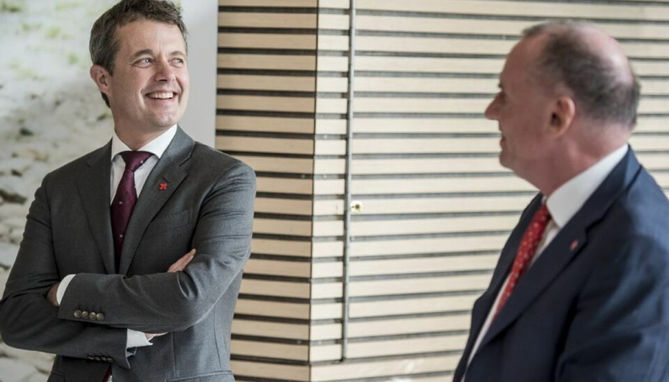 Overtager efter Henrik: Kronprinsen får kæmpe ansvar Kronprins Frederik og generalsekretær i Røde Kors Danmark Anders Ladekarl under kronprinsens besøg i Røde Kors “frivillighus” i København i forbindelse med, at kronprinsen indtræder som protektor for Røde Kors i Danmark, mandag den 1. oktober 2018. Kronprinsen overtager protektionen fra sin far, Prins Henrik, der i 17 år var protektor for Røde Kors. KLIK VIDERE OG SE FLERE BILLEDER FRA KRONPRINSENS PRÆSENTATION. (Foto: Mads Claus Rasmussen/Ritzau Scanpix)