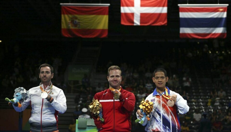 Para-OL: Dansk bordtennis-guld efter gyserfinale Det er anden gang, Peter Rosenmeier står øverst på sejrsskamlen ved de paralympiske lege. Også i 2008 blev det til en guldmedalje. Foto: Sergio Moraes/Scanpix.