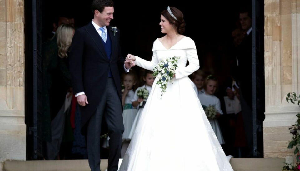 Jack får ikke royal titel og hænger i stedet i prinsessens skørter Jack Brooksbank får ingen royal titel efter giftermålet med prinsesse Eugenie. KLIK og se billeder fra bryluppet. Foto: Steve Parsons/Scanpix.
