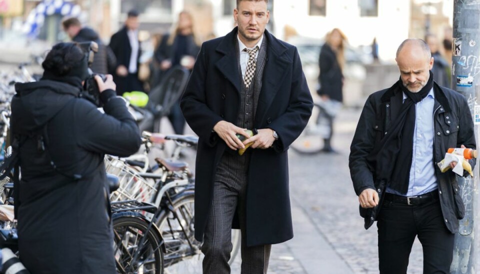 Sådan afsoner Nicklas Bendtner Nicklas Bendtner og advokat Anders Nemeth ved Københavns Byret, fredag den 2. november 2018. Foto: Scanpix