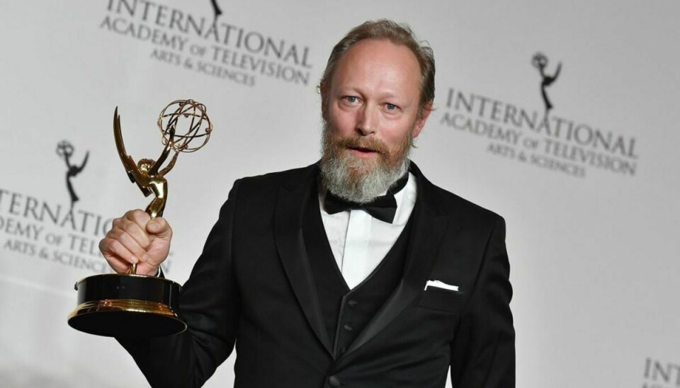 Lars Mikkelsen vandt en af de prestigefyldte Emmy-statuetter. KLIK for at se nogle af hans mange imponerende roller. Foto: Scanpix