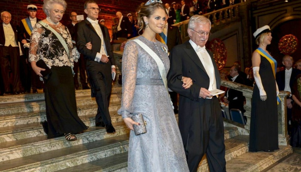 Bagved prinsesse Madeleine og Paul Modrich ses den kræftramte prinsesse Christina med Aziz Sancar. Billedet er fra 2015, altså før hun fik konstateret kræft. Foto: Scanpix