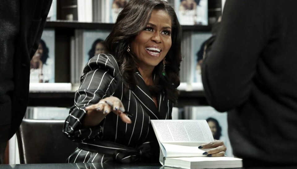 Giver de andre baghjul: Michelle Obamas bog rives ned fra hylderne