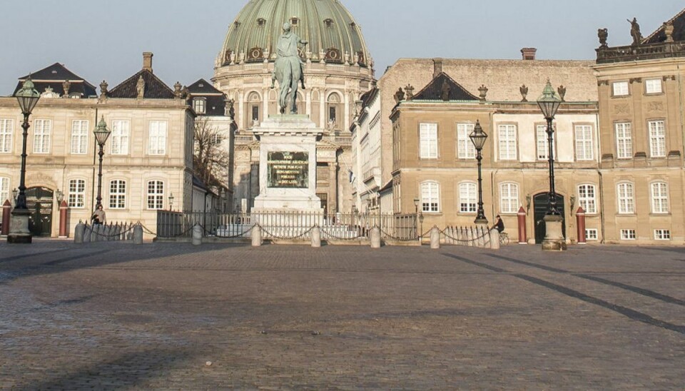 Hendes Majestæt forlader Amalienborg for Aarhus. Se hvorfor på de næste billeder. Foto: Scanpix Hendes Majestæt forlader Amalienborg for Aarhus. Se hvorfor på de næste billeder. Foto: Scanpix