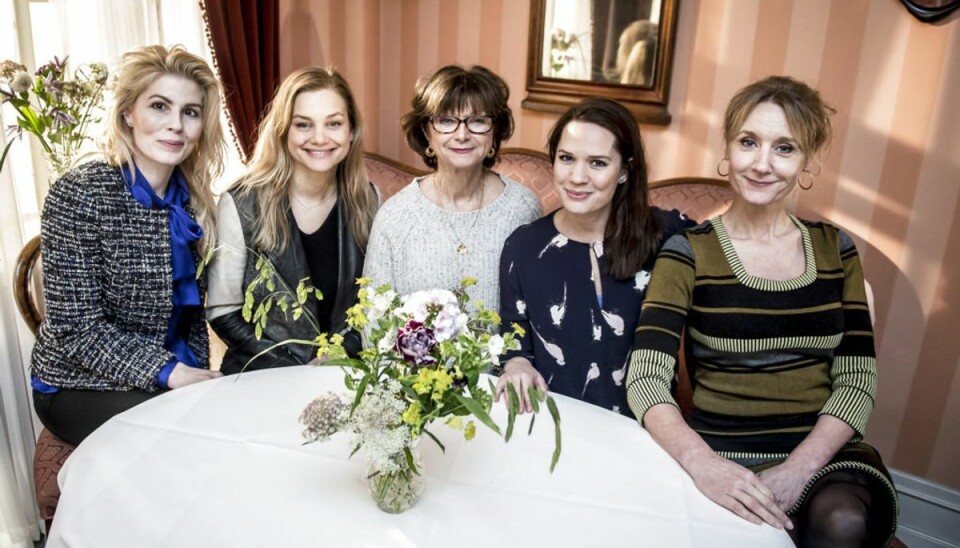 Fra venstre Cecilie Stenspil, Lisa Werlinder, Sonja Oppenhagen, Amalie Dollerup Anette Støvelbæk under pressemødet som TV2 afholder om den nye sæson af tv-serien Badehotellet i Risby Studierne i Albertslund, tirsdag den 30. januar 2018. Det er seriens femte sæson, som er på vej og tv-serien fokuserer i denne sæson på sommeren 1932, hvor der ud over de faste gæster ankommer et rigt københavnsk par. Badehotellet har sæsonpremiere 12. februar.. (Foto: Mads Claus Rasmussen/Scanpix 2018)