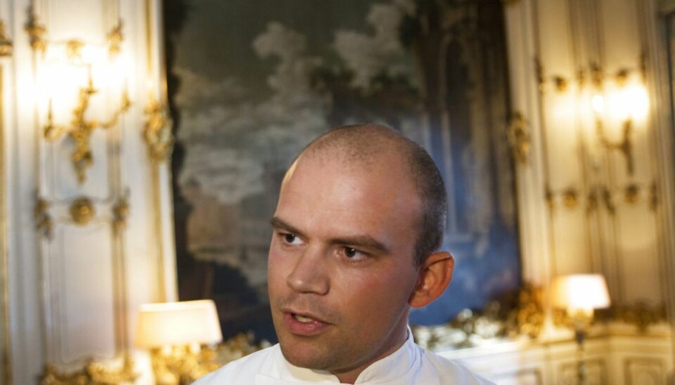 Jesper Vollmer deler en særlig hyldest til prins Henrik. KLIK VIDERE og se Henriks liv i køkkenet. Foto: Scanpix Jesper Vollmer deler en særlig hyldest til prins Henrik. KLIK VIDERE og se Henriks liv i køkkenet. Foto: Scanpix