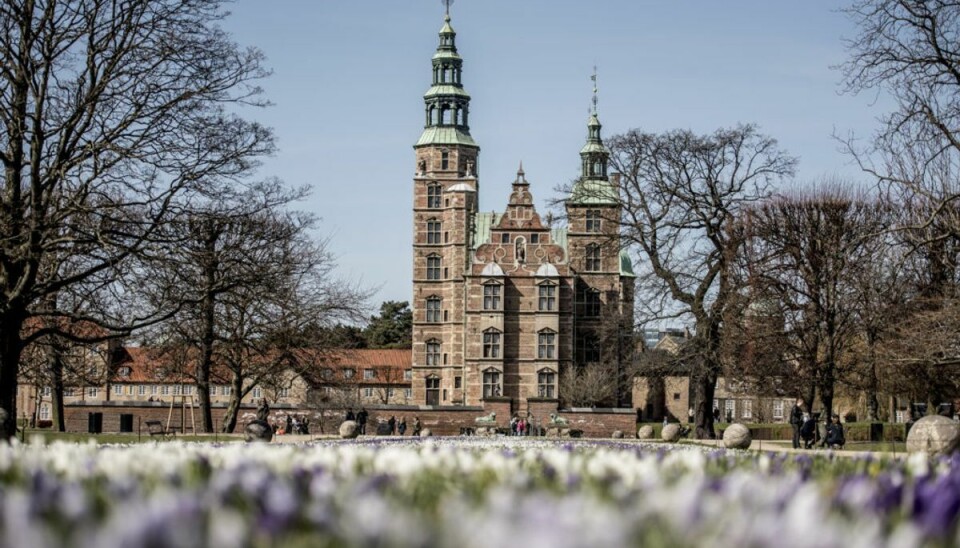 Rosenborg Slot rummer kronregalierne – men er primært et museumsslot, som drives af staten.. Kilde: Slots- og Kulturstyrelsen. Foto: Scanpix. Rosenborg Slot rummer kronregalierne – men er primært et museumsslot, som drives af staten.. Kilde: Slots- og Kulturstyrelsen. Foto: Scanpix.